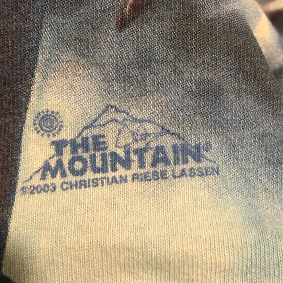 π΄2003 The Mountain Dolphin Tee-695 $30 or $25 w/offer - Picture 3 of 4